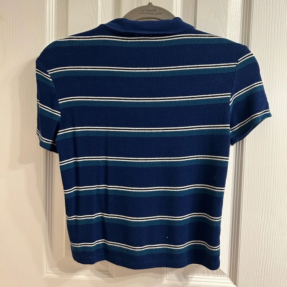 Garage Cropped Button Up - Picture 2 of 2